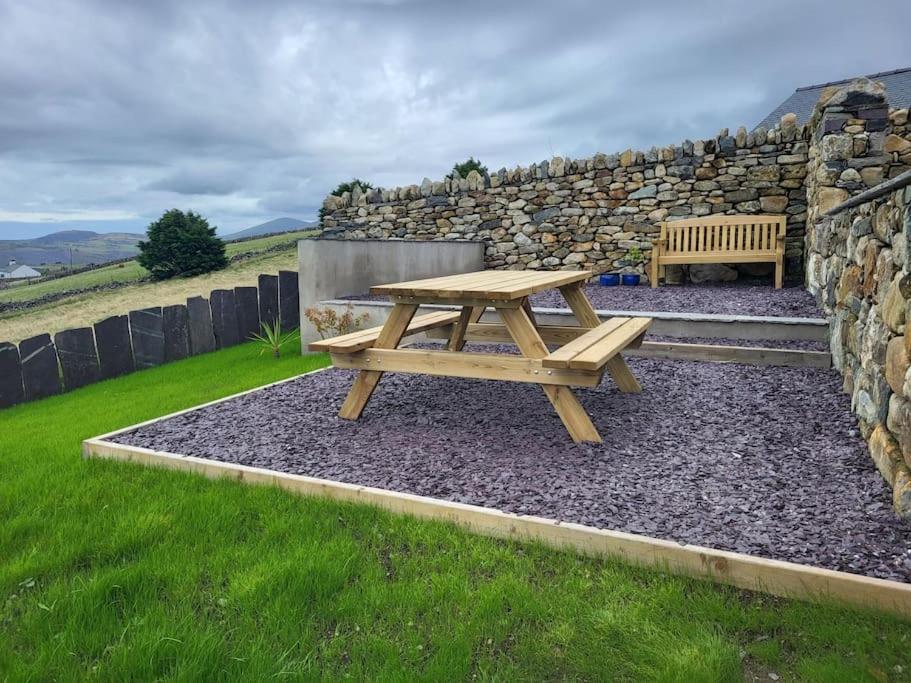 Amazing Coastal & Sunset Views In Eryri Villa Llanllyfni Exterior photo