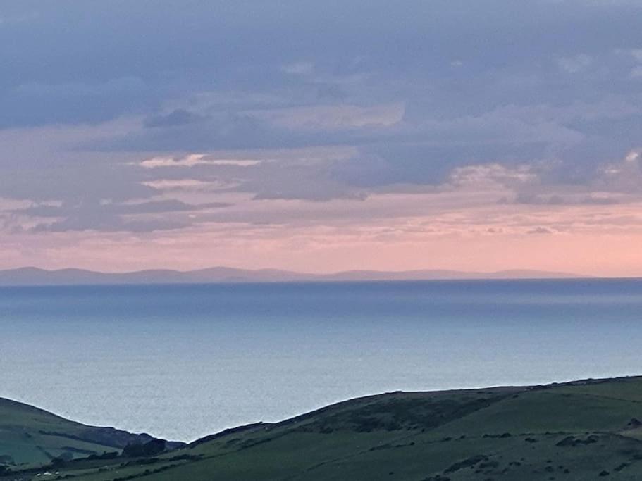 Amazing Coastal & Sunset Views In Eryri Villa Llanllyfni Exterior photo